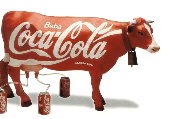 Art criativa Coca-Cola representando análise de mercado exemplo de identidade visual marca