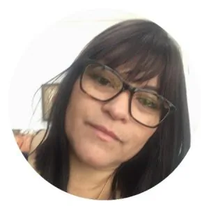 Retrato mulher óculos Érica clínica NEDG Núcleo Endoscopia Digestiva