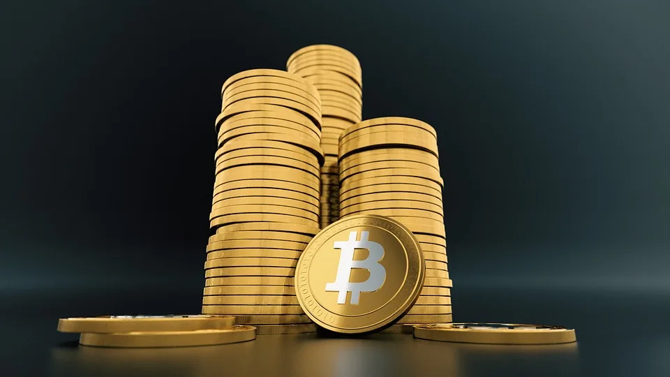 Moedas Bitcoin em pilha simbolizando segurança blockchain transformação digital finanças